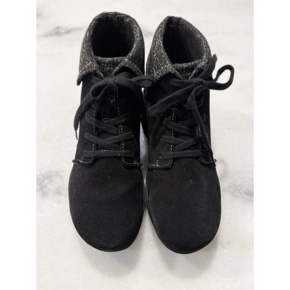 Clarks Roseville Lace Boot Women 6.5 Black Suede Knit Collar Ultimate Comfort